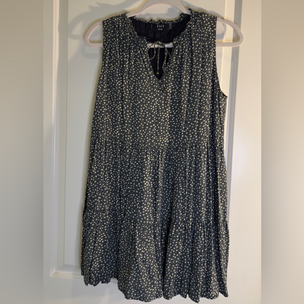 Vici Midnight Blue Floral Dress sz Small